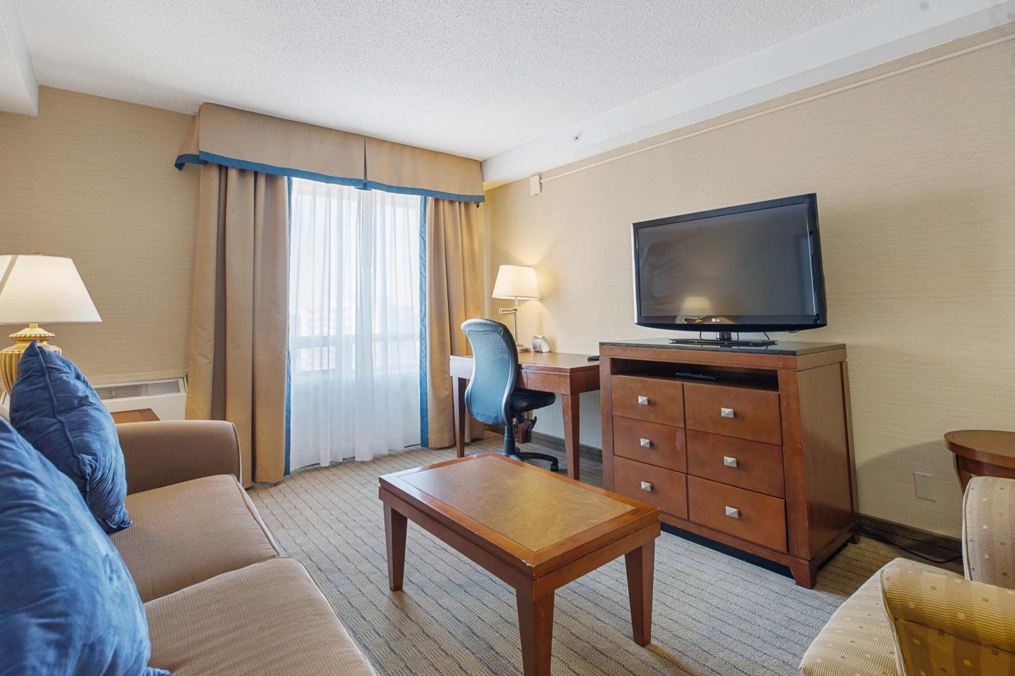 Sandman Hotel & Suites London Downtown Exterior photo