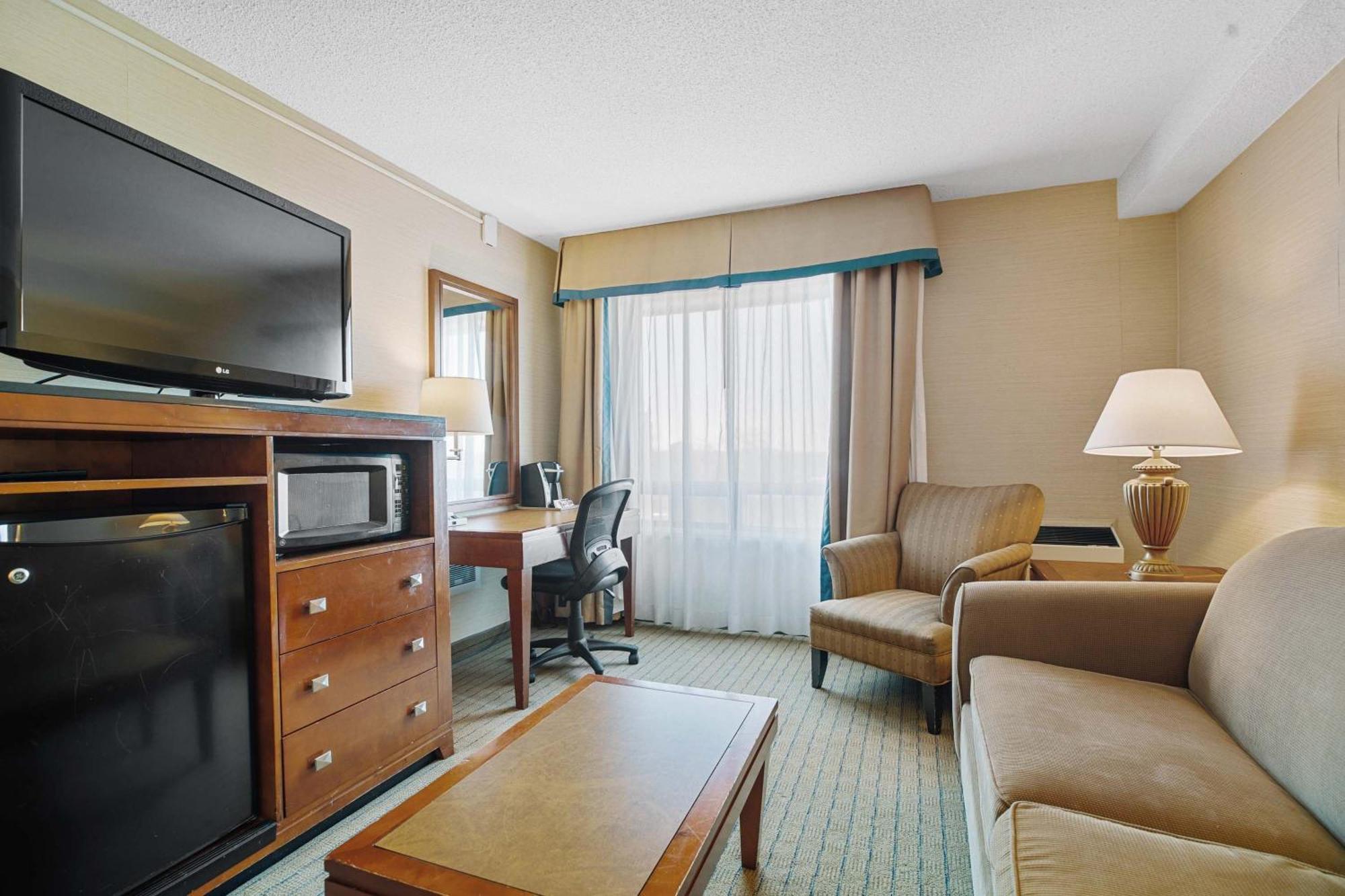 Sandman Hotel & Suites London Downtown Exterior photo