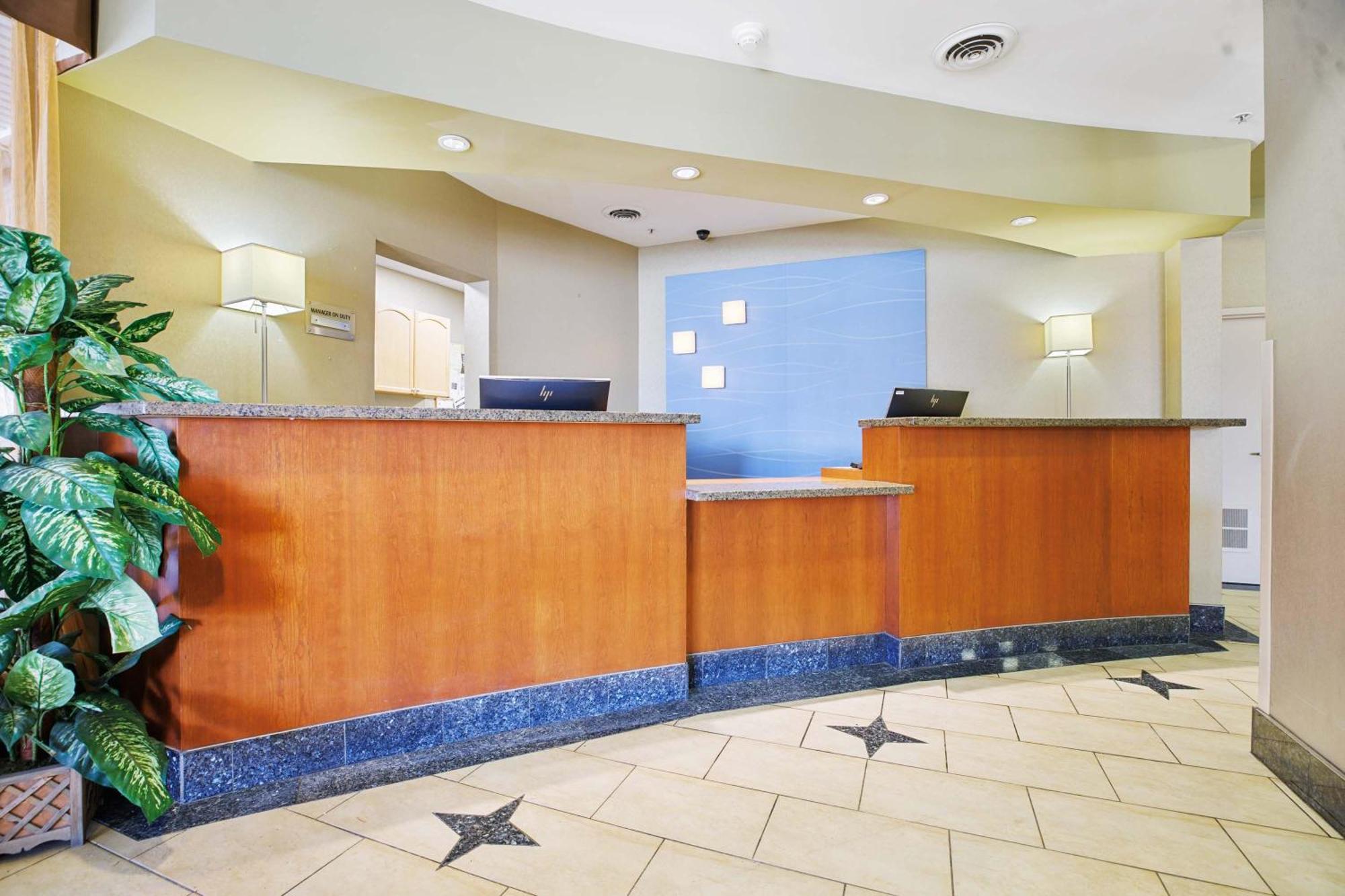 Sandman Hotel & Suites London Downtown Exterior photo