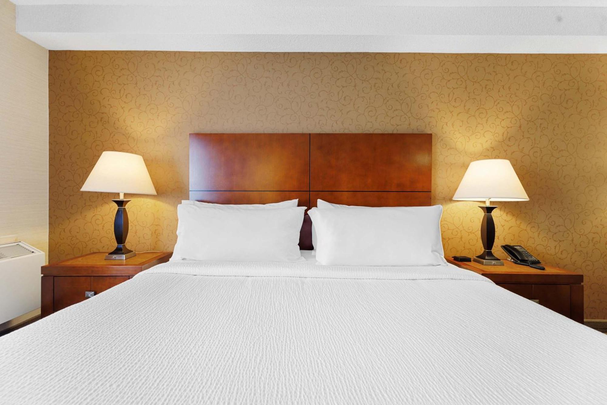 Sandman Hotel & Suites London Downtown Exterior photo