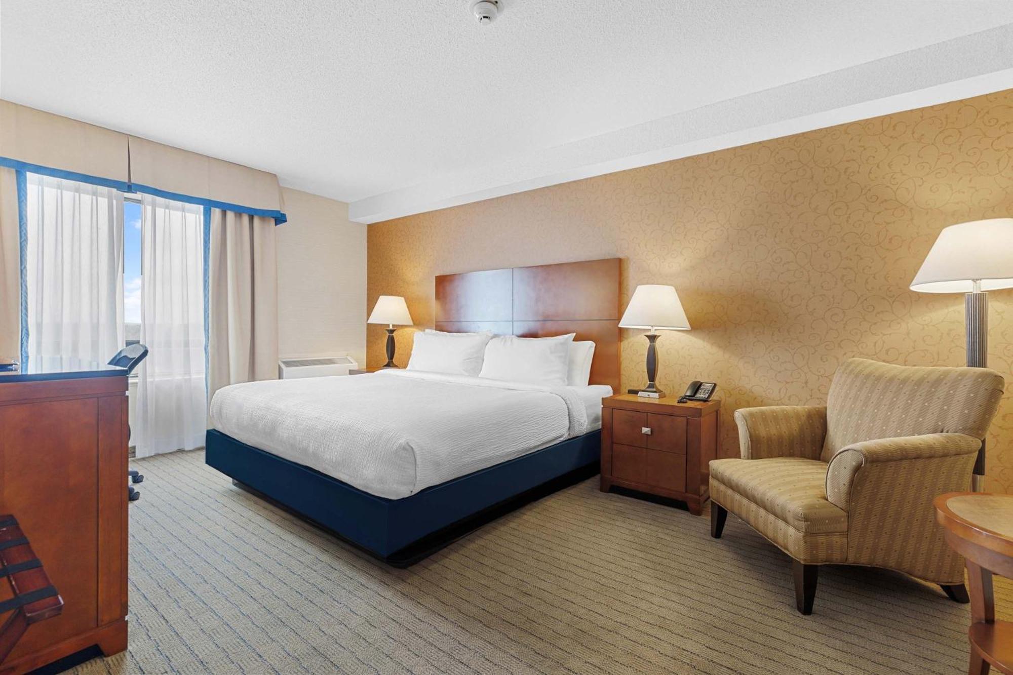 Sandman Hotel & Suites London Downtown Exterior photo