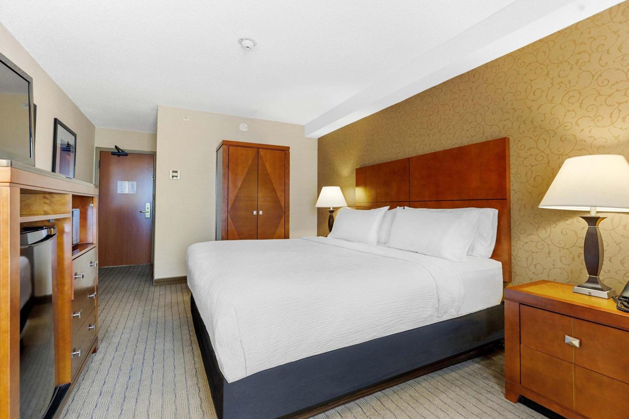 Sandman Hotel & Suites London Downtown Exterior photo
