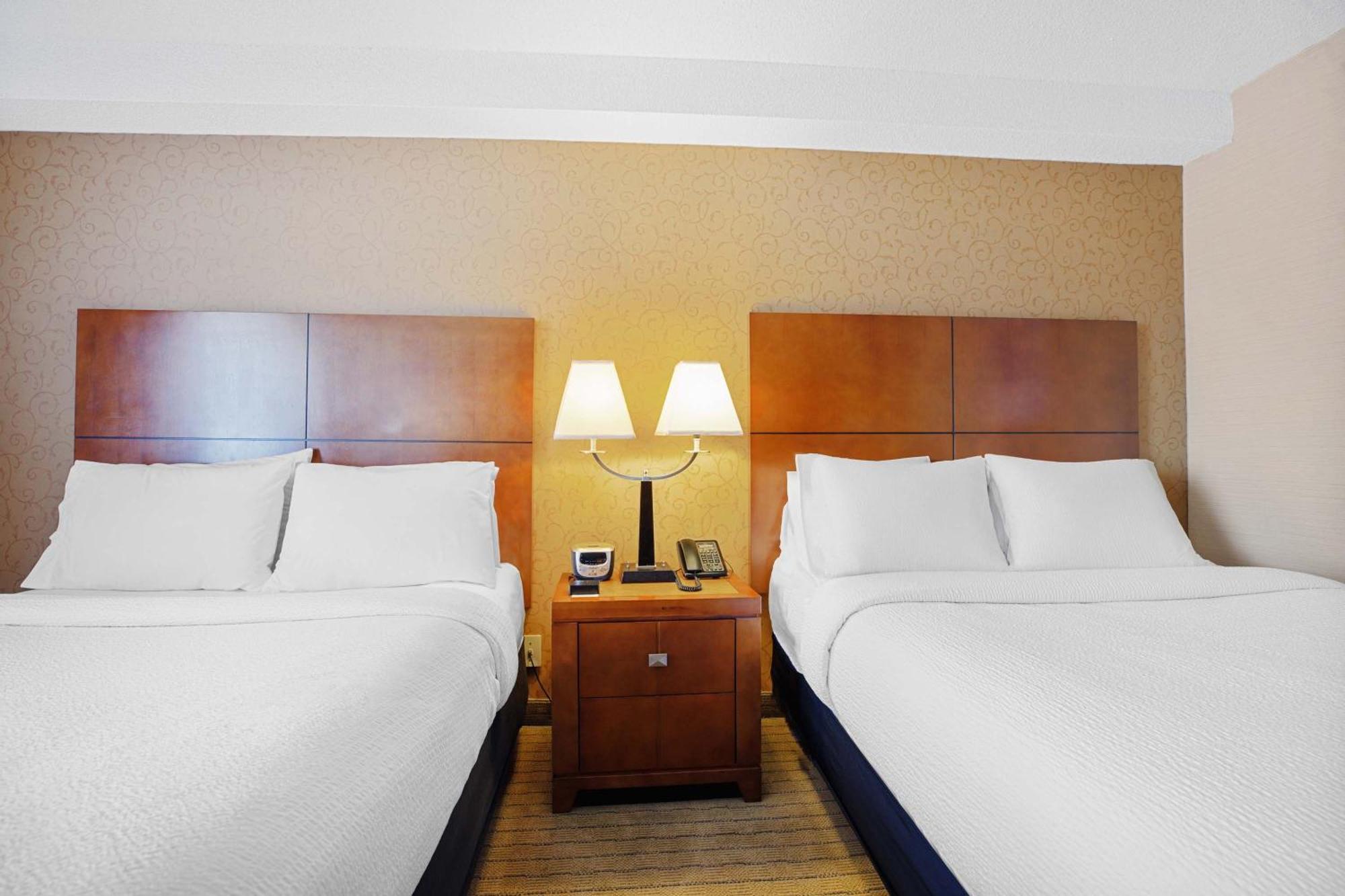 Sandman Hotel & Suites London Downtown Exterior photo