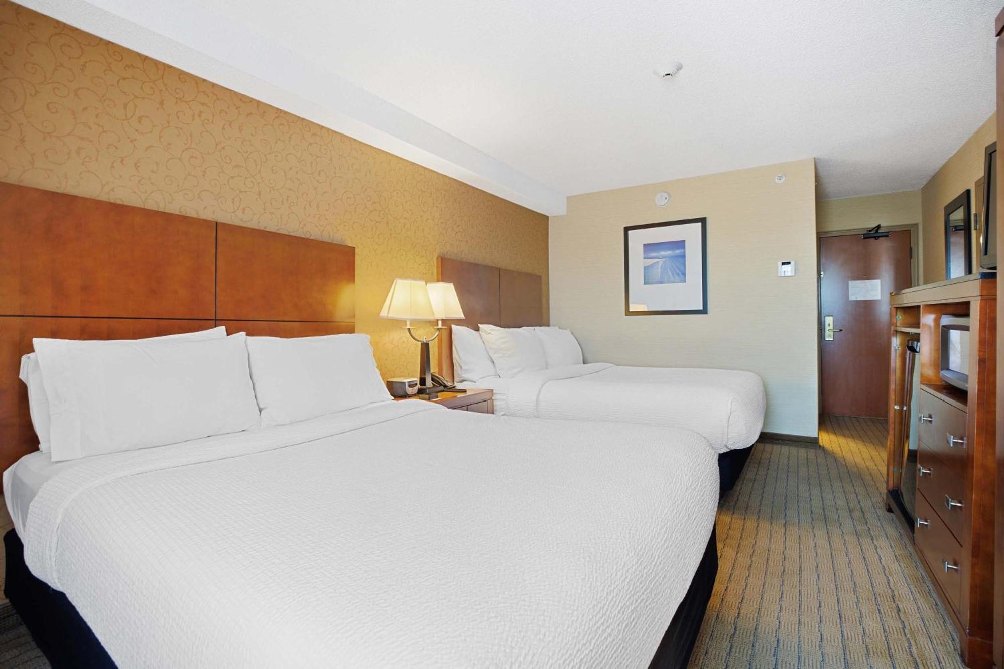 Sandman Hotel & Suites London Downtown Exterior photo