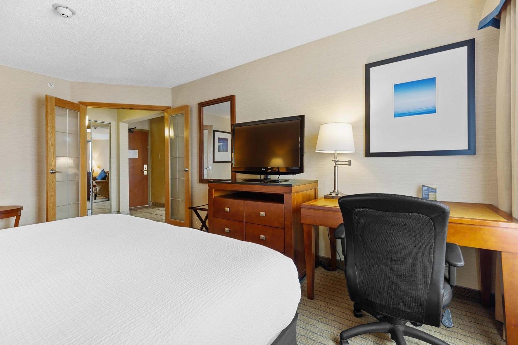 Sandman Hotel & Suites London Downtown Exterior photo