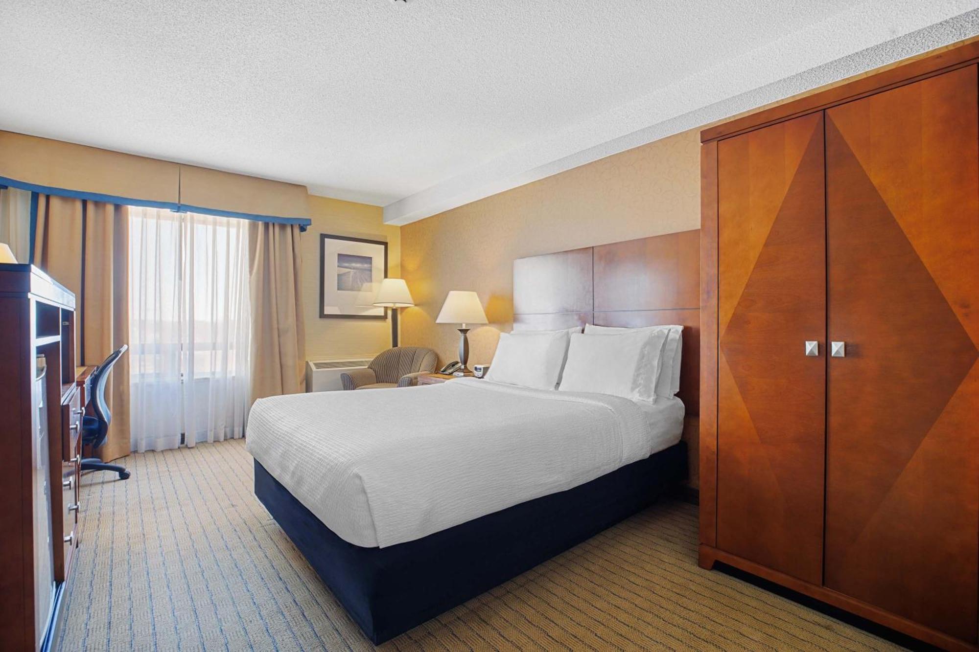 Sandman Hotel & Suites London Downtown Exterior photo