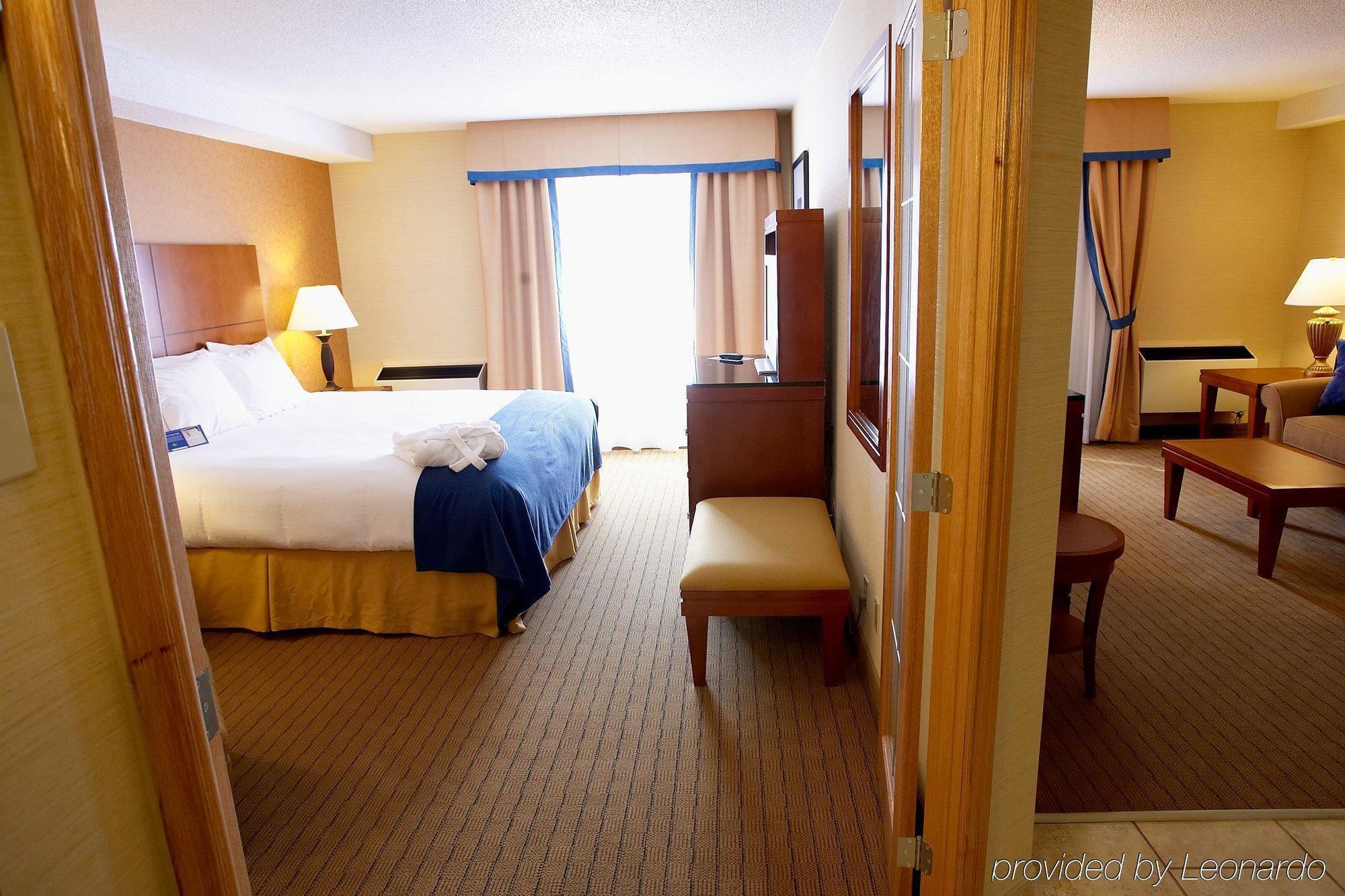Sandman Hotel & Suites London Downtown Exterior photo