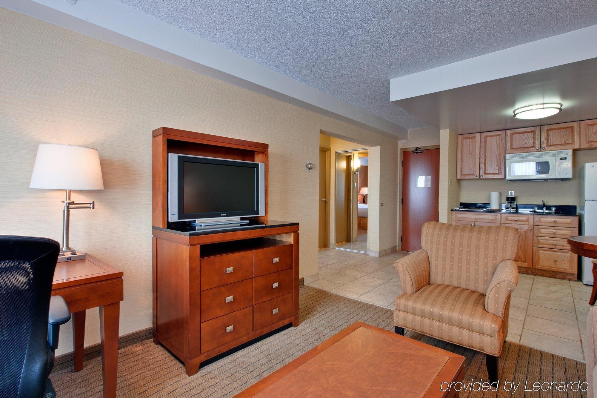 Sandman Hotel & Suites London Downtown Room photo