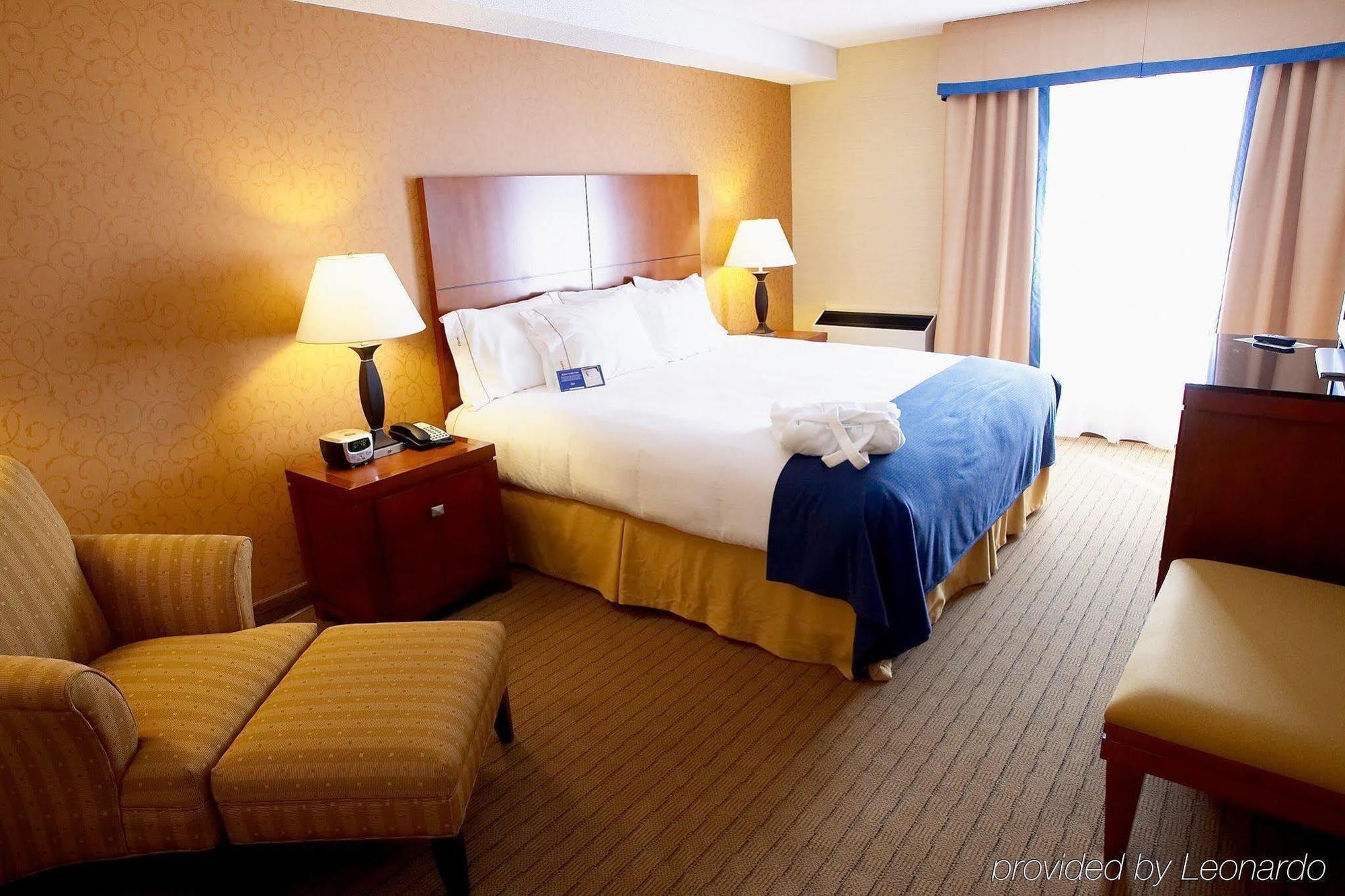 Sandman Hotel & Suites London Downtown Room photo